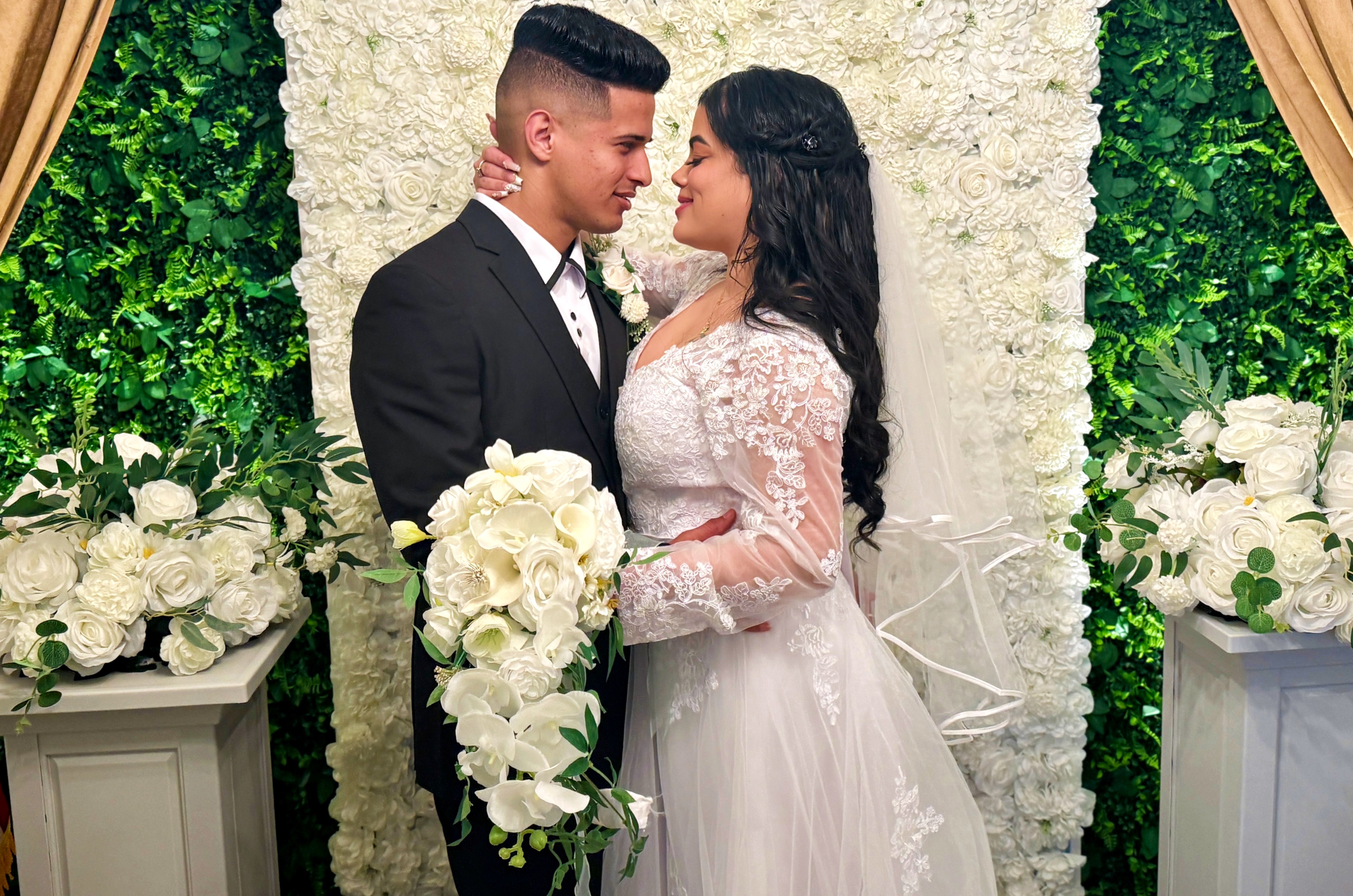 Olive drab green insulated bottle with flared screw lid and flat top.