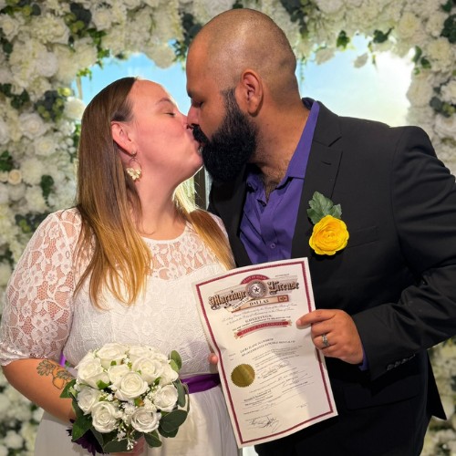 Couple saying I do at intimate Dallas wedding venue
