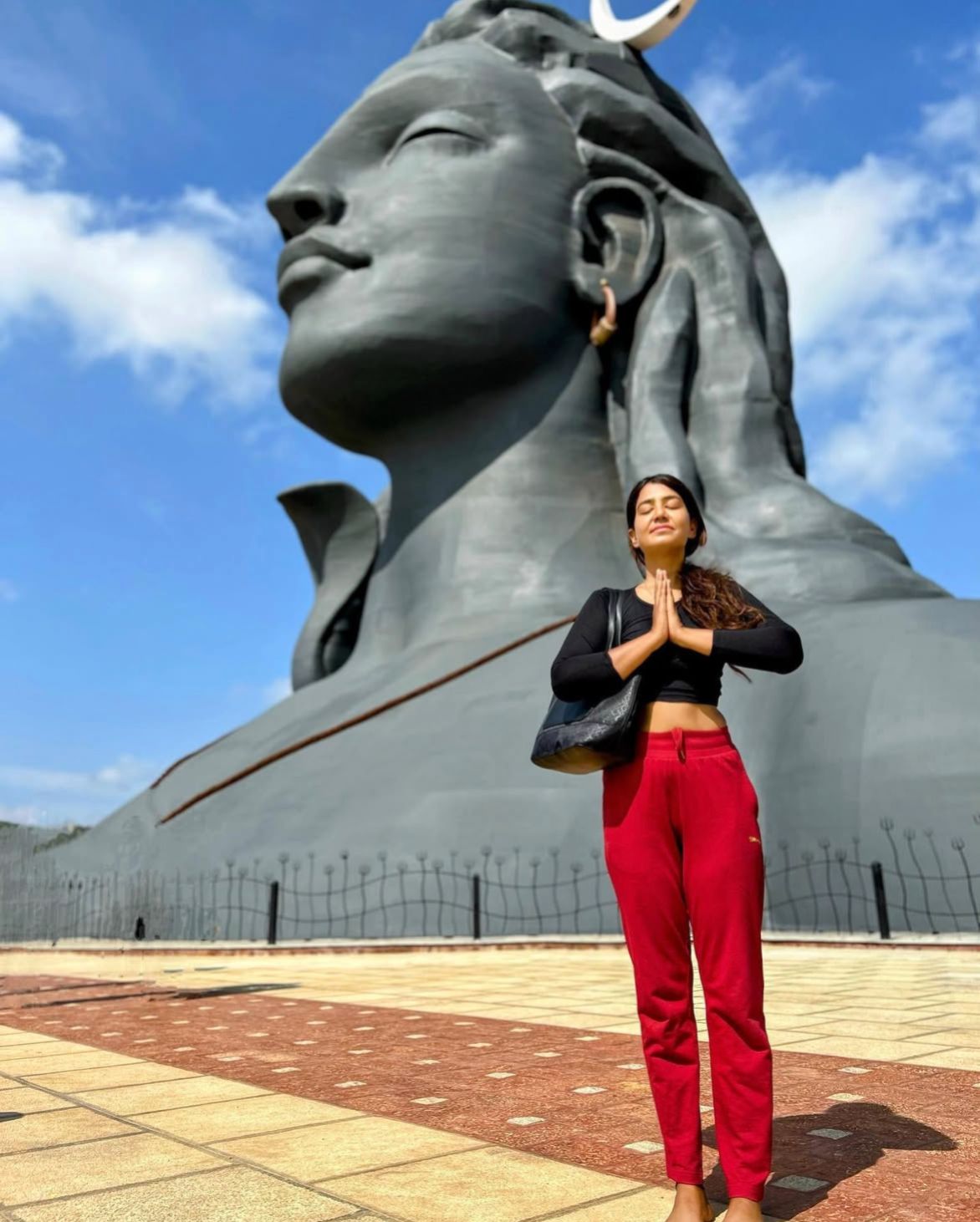 Deva Tara meditating in front of the Adiyogi Shiva statue