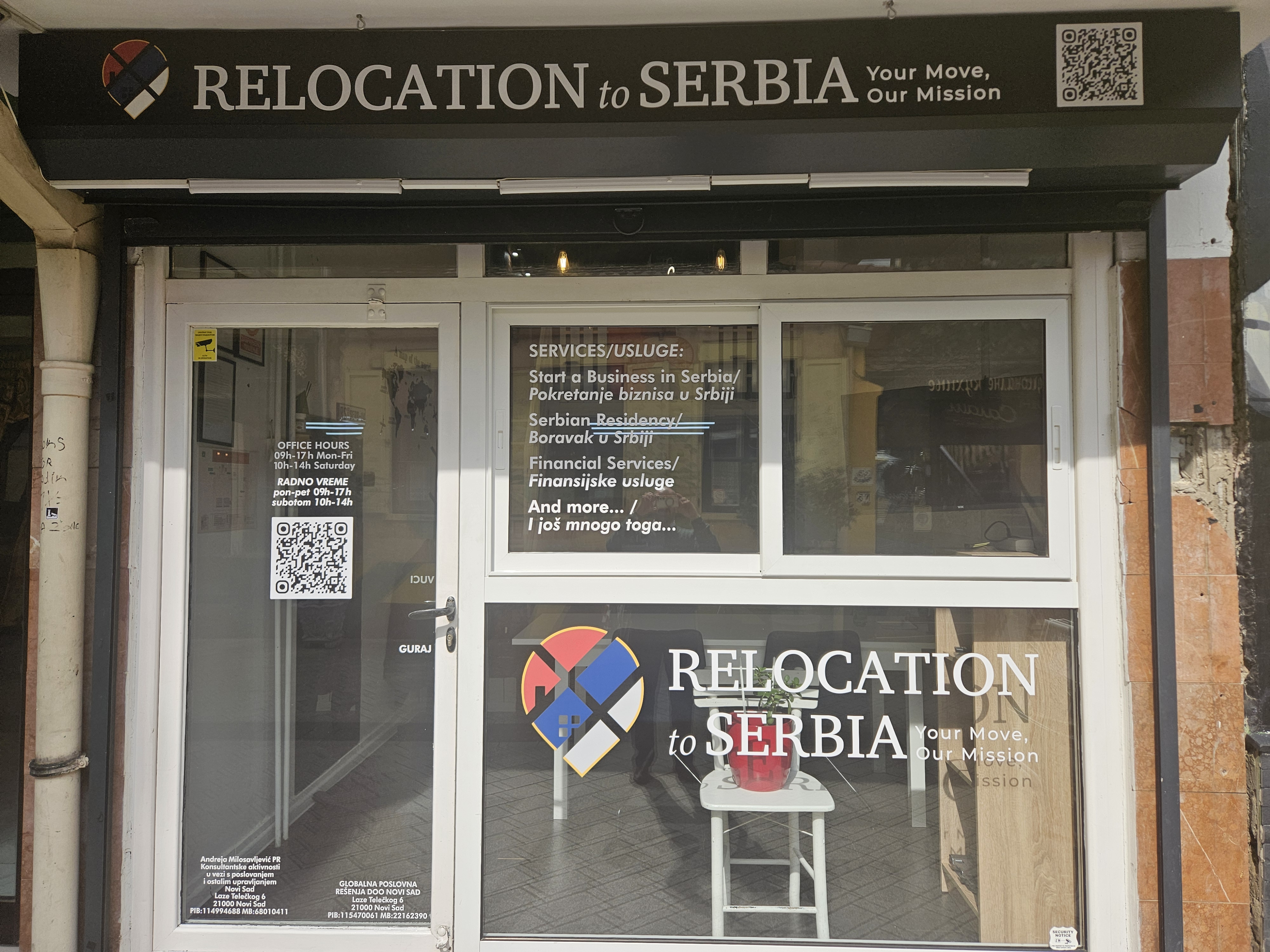 Scenic view of a boat on the Sava River in Serbia, with a backdrop of hotels and buildings, highlighting Serbia's appeal for relocating and starting a business, and the benefits of Serbia residency by real estate or company formation.