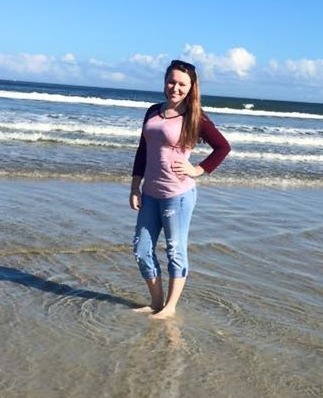 Lindsay, a K-8 Technology Teacher specializing in Math, Language Arts, and Reading for grades 3-9, offering expert tutoring and support for K-12 students.