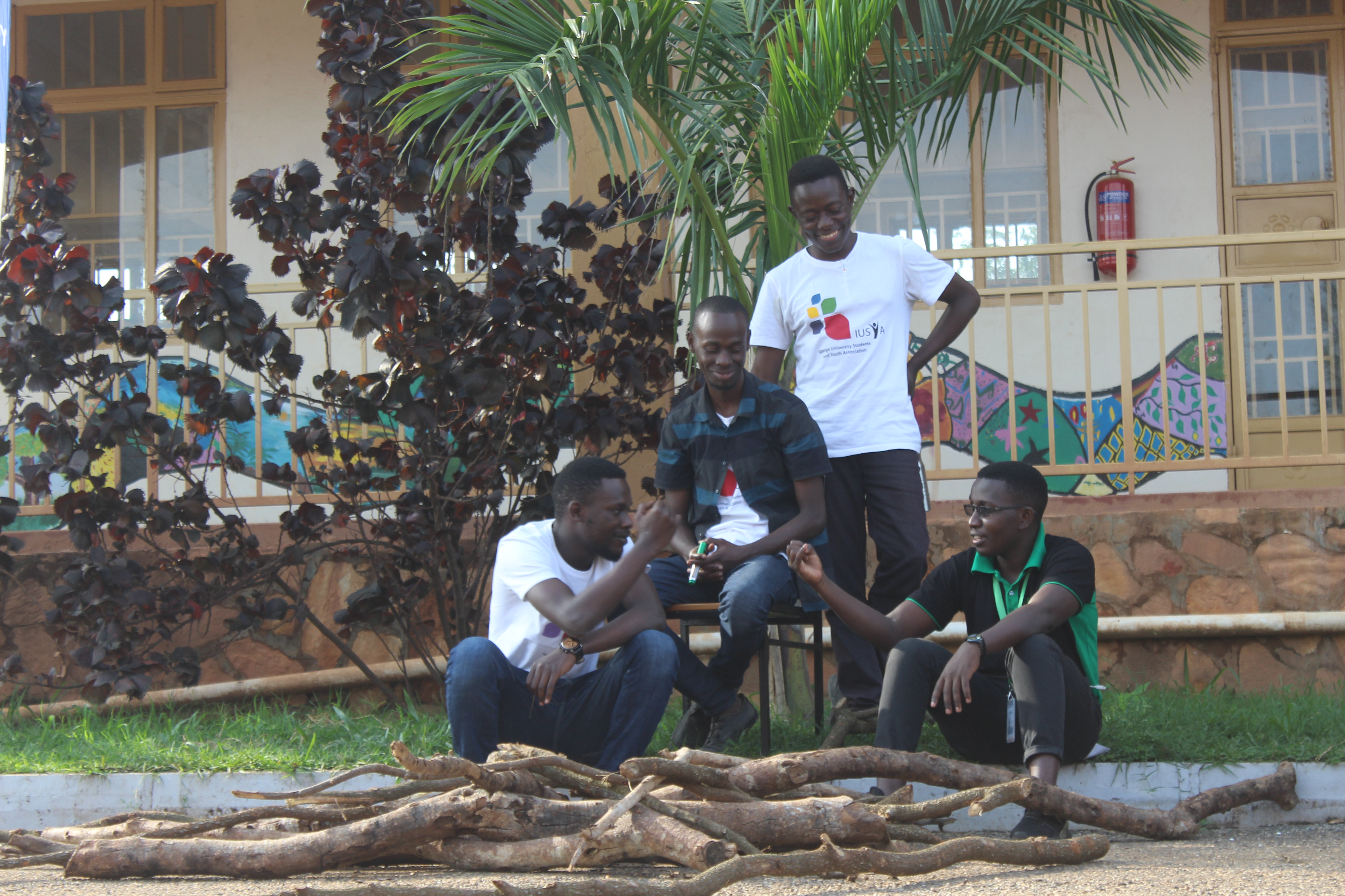 Model wearing plain black basic tee.