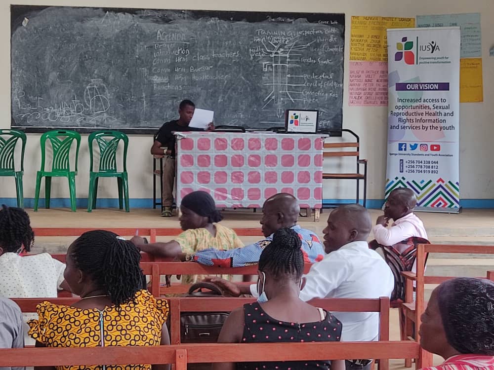 Olive drab green insulated bottle with flared screw lid and flat top.