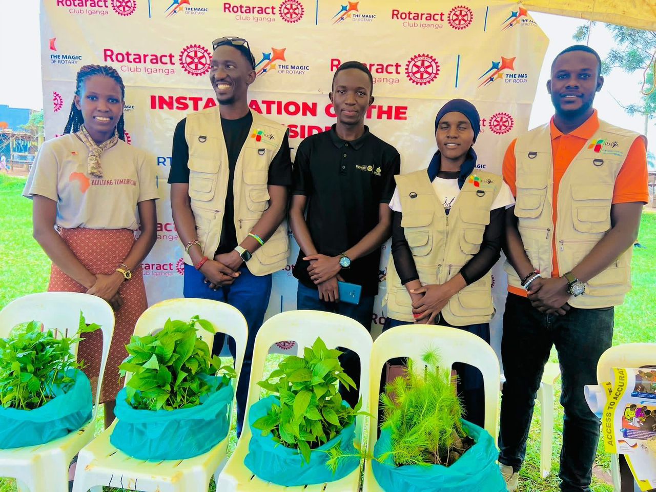 Olive drab green insulated bottle with flared screw lid and flat top.