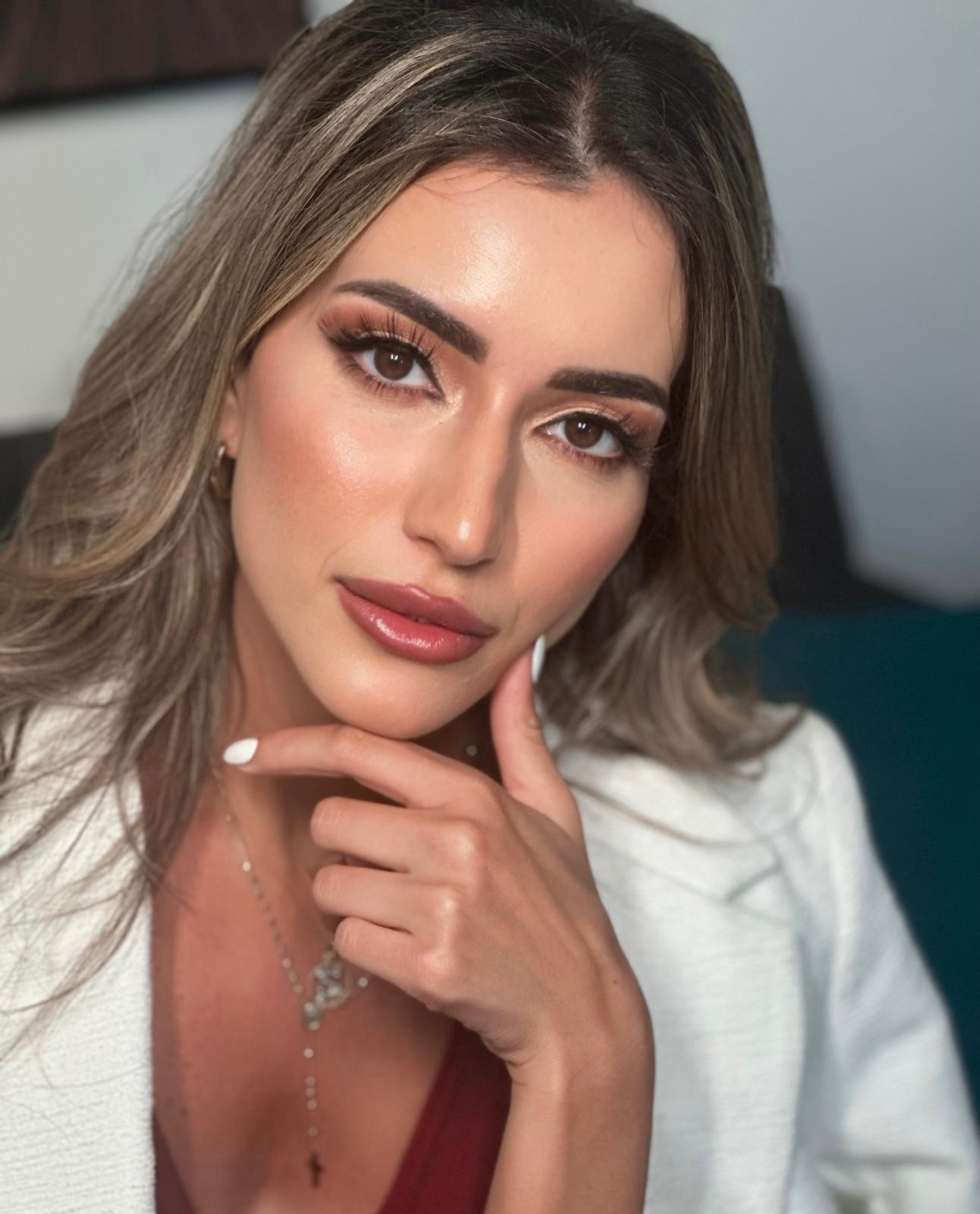 Glam and natural makeup look