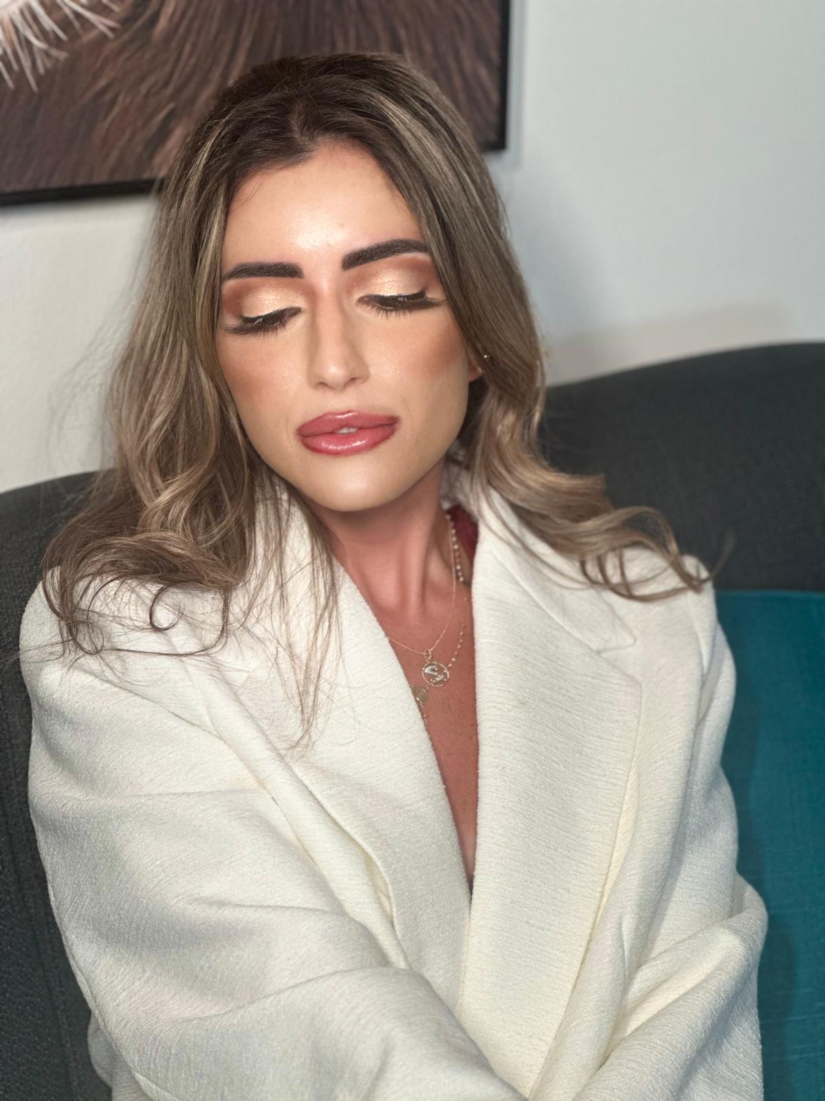 Glam and natural makeup look