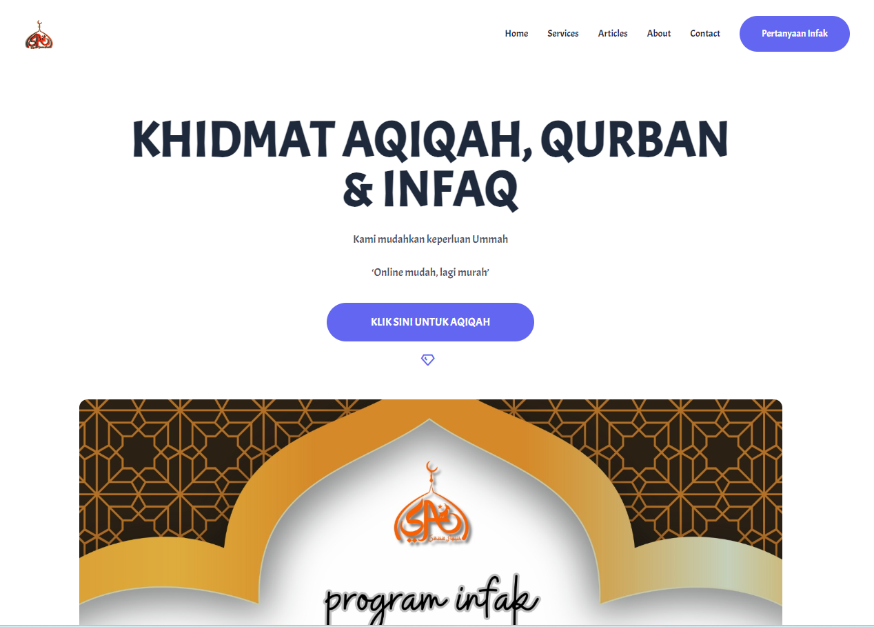 Model wearing plain black basic tee.