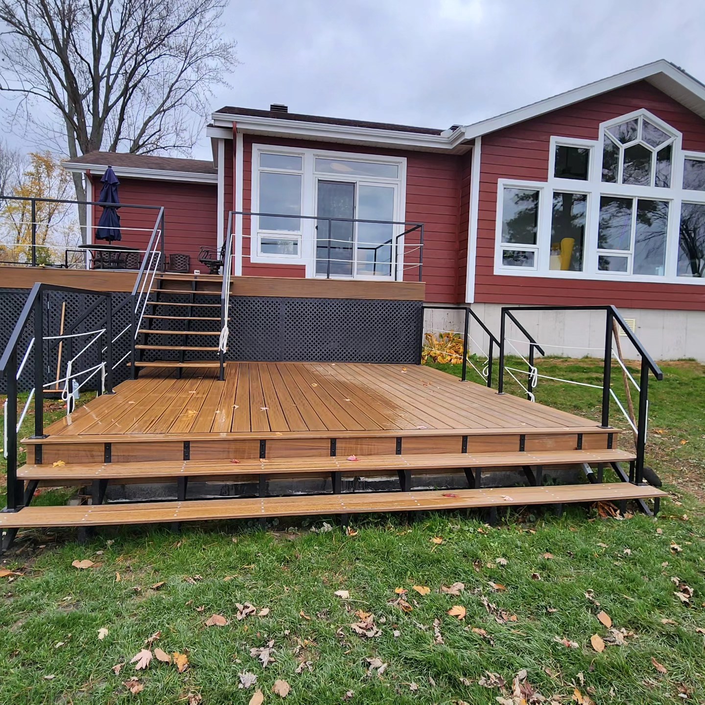 A Trex composite deckboard custom deck with black metal hardware/railings