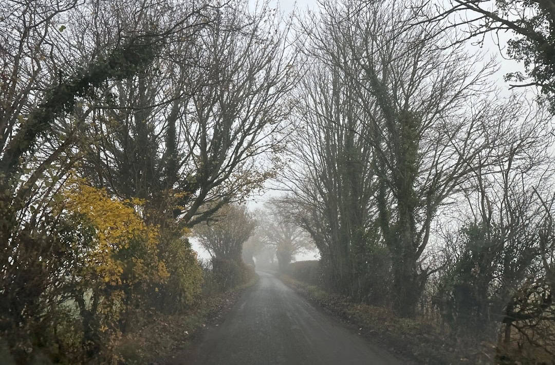 Foggy morning county hike near Castle Combe Village, North Wiltshire, UK β best Castle Combe walks β Photo by zeynep elif ozdemir | Castle Combe England