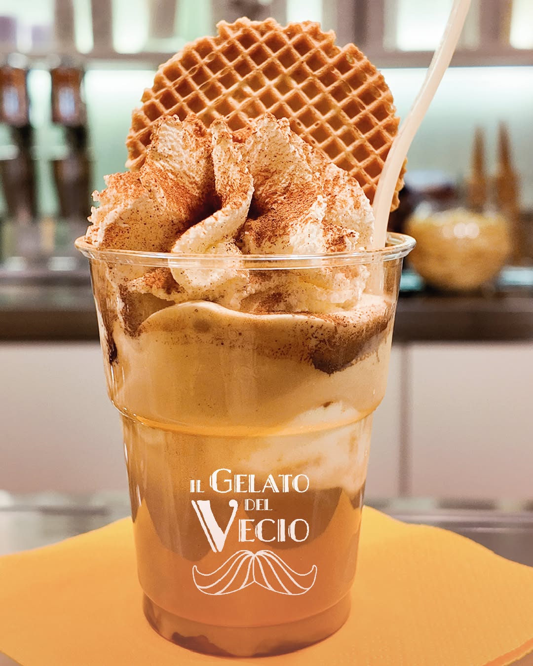 Coppetta de Il Gelato del Vecio con cialda e panna montata