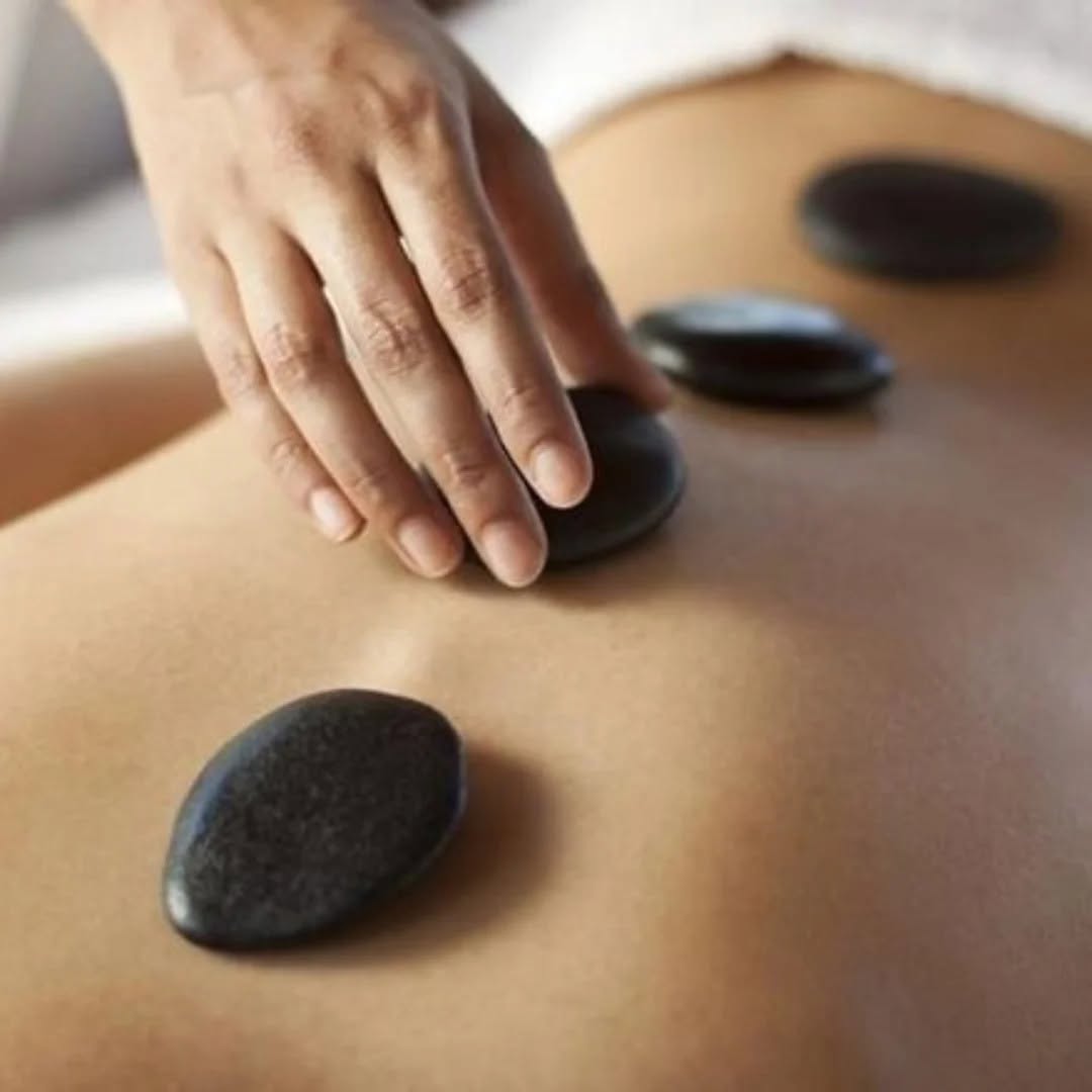 Μασάζ Hot Stones στην πλάτη
