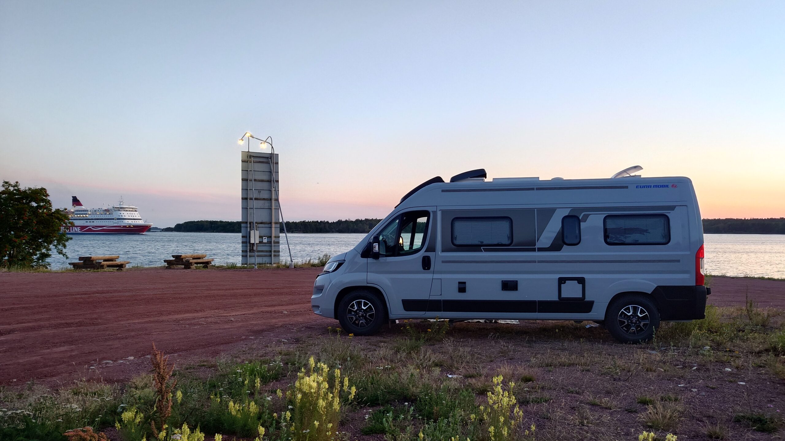 matkailuauto-rannassa