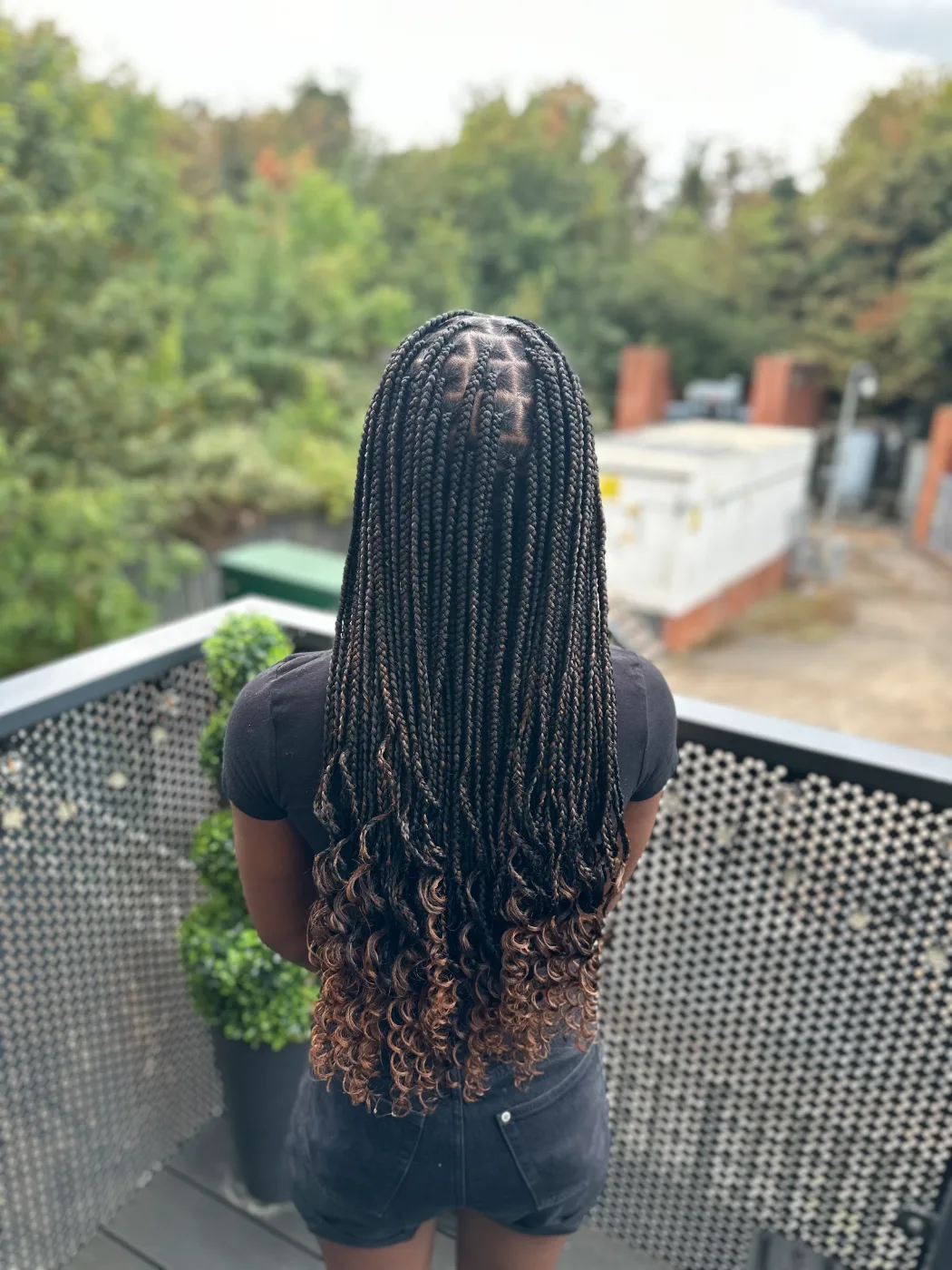 Knotless braids with curly ombré ends