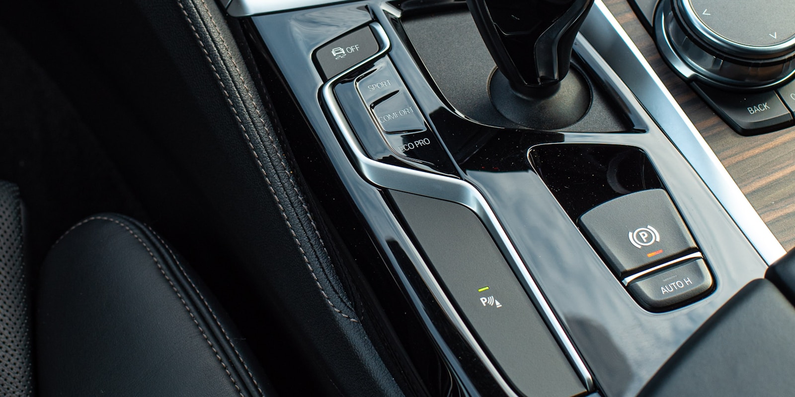 BMW X5 M Sport automatic gearbox showcasing sleek design and advanced technology features.
