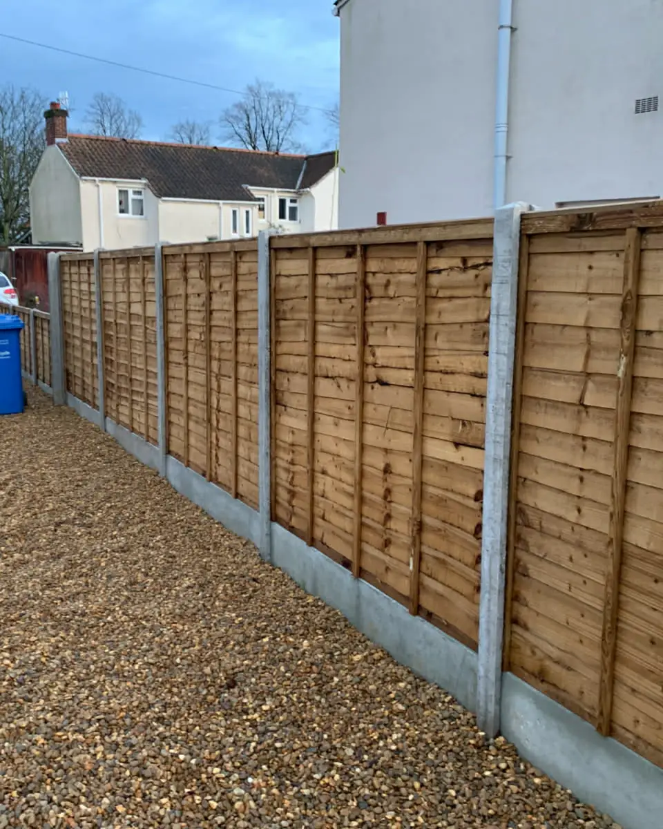 Fence line stepped to follow gentle slope.