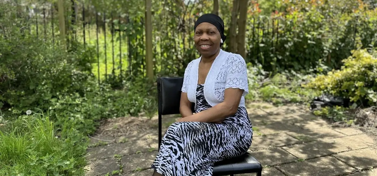 Coecilia walking in confidence